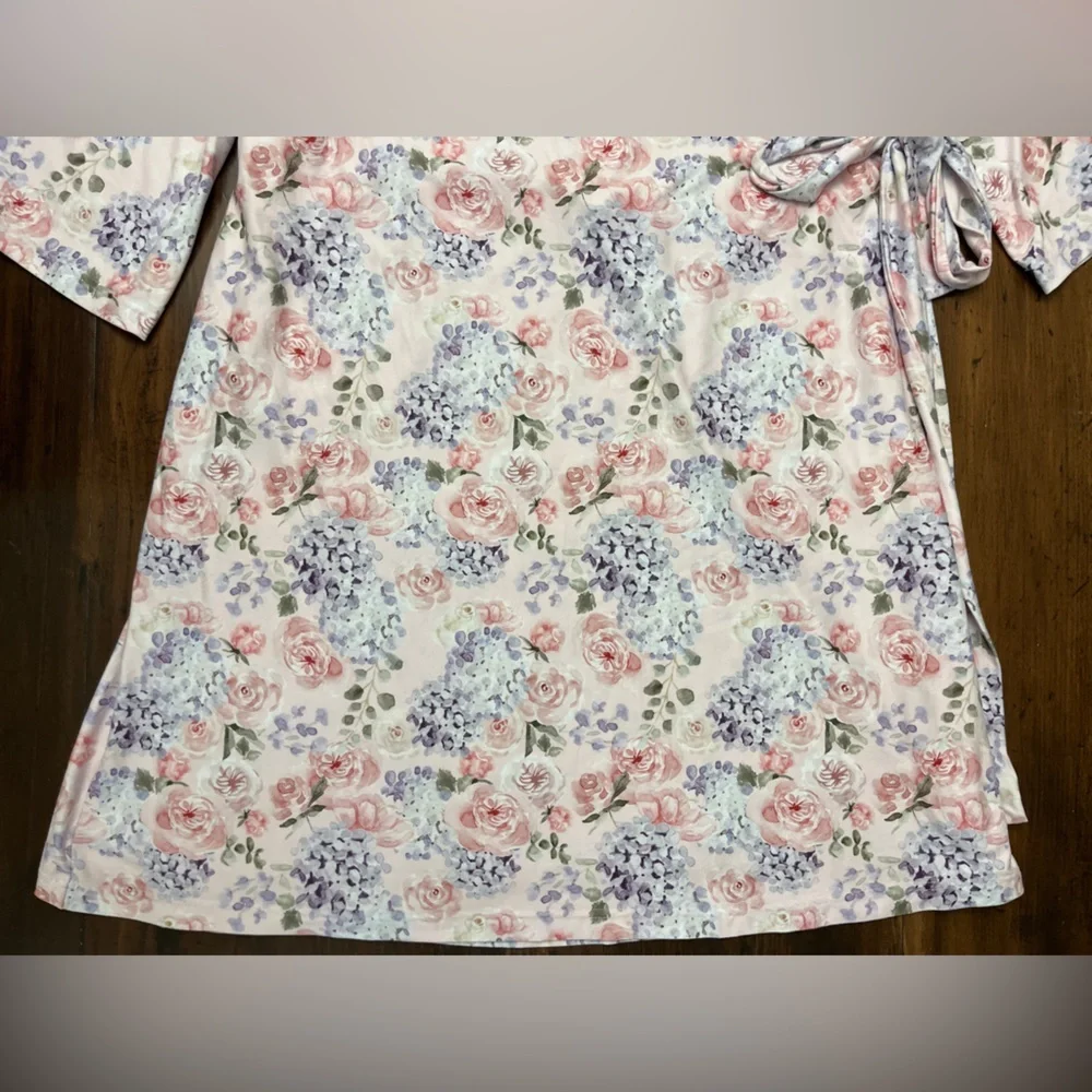 Caden Lane Henlee’s Hydrangea Print Maternity Hospital Robe One Size Floral Chic - Picture 2 of 14